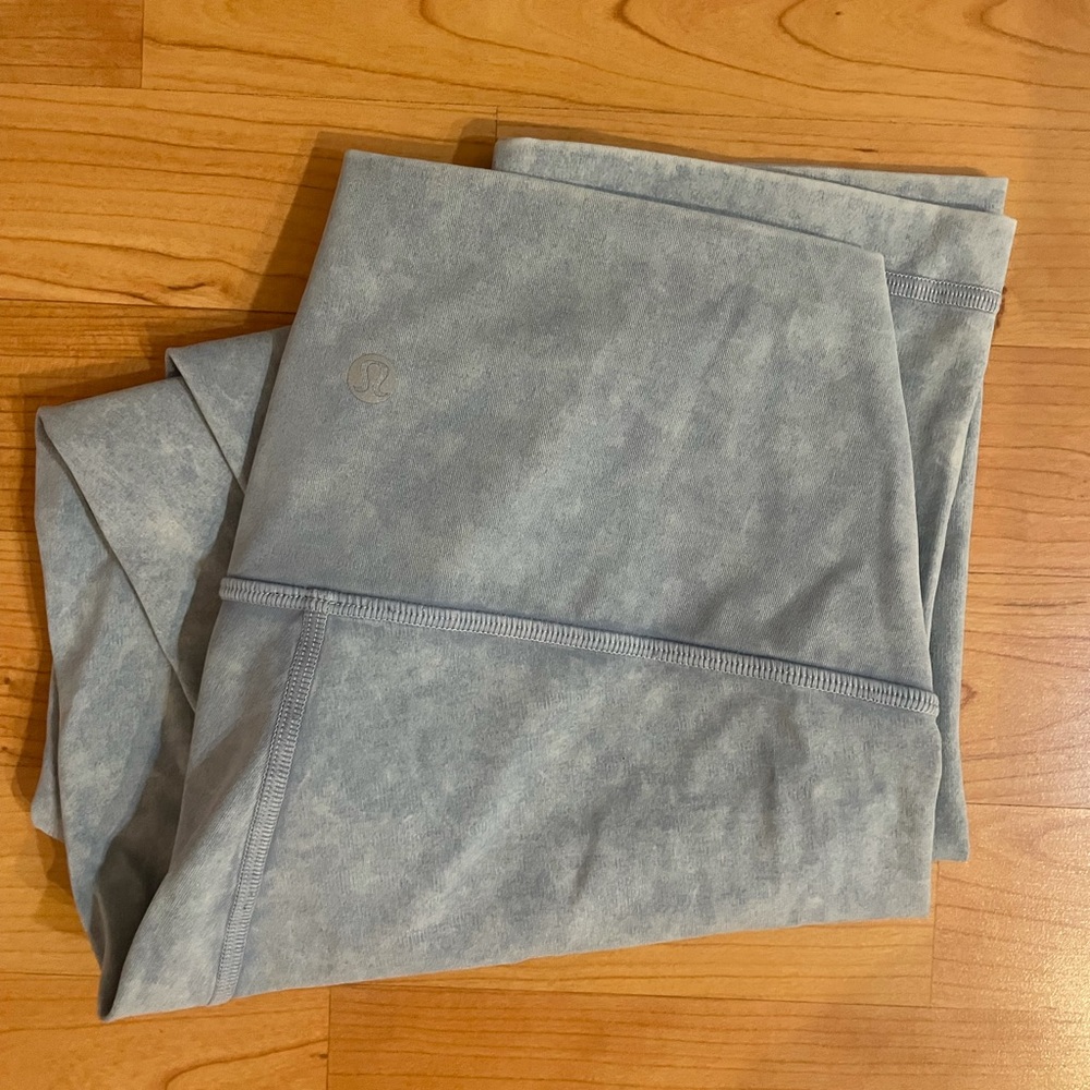 Light blue Lululemon 21’ align leggings never worn